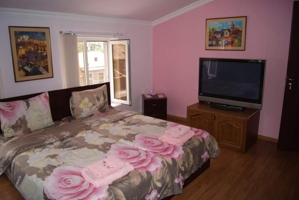 Bonjour House Hotel เยเรวาน ภายนอก รูปภาพ